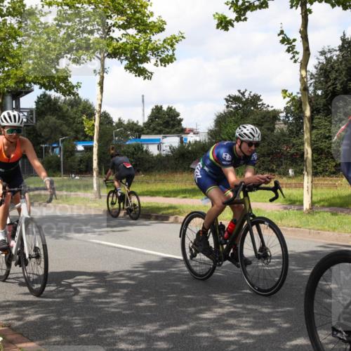 10.08.2025 - GEWOBA Citytriathlon Bremen Yannick Fuchs http://msf.ph/oto/8573092 10.08.2025 12:58:52 Radfahren 602, 705, 762, 802, 870, 885, 910, 921, 1038 meine-sportfotos.de
