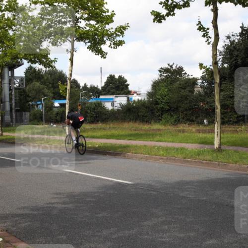 10.08.2025 - GEWOBA Citytriathlon Bremen Yannick Fuchs http://msf.ph/oto/8573095 10.08.2025 12:58:56 Radfahren 602, 705, 762, 802, 885, 910, 921, 1038 meine-sportfotos.de