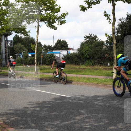 10.08.2025 - GEWOBA Citytriathlon Bremen Yannick Fuchs http://msf.ph/oto/8573099 10.08.2025 12:59:00 Radfahren 596, 602, 705, 762, 885, 921, 1038 meine-sportfotos.de