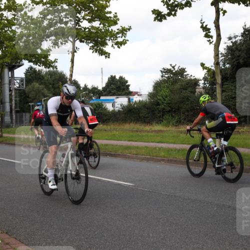 10.08.2025 - GEWOBA Citytriathlon Bremen Yannick Fuchs http://msf.ph/oto/8573115 10.08.2025 12:59:20 Radfahren 596, 606, 611, 709, 710, 846, 899, 975, 978 meine-sportfotos.de