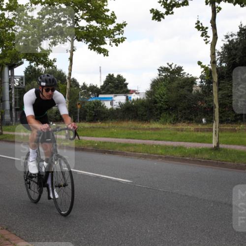 10.08.2025 - GEWOBA Citytriathlon Bremen Yannick Fuchs http://msf.ph/oto/8573117 10.08.2025 12:59:24 Radfahren 596, 606, 611, 709, 710, 846, 899, 975, 978 meine-sportfotos.de