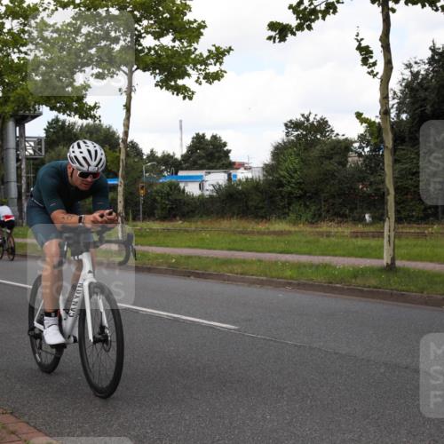 10.08.2025 - GEWOBA Citytriathlon Bremen Yannick Fuchs http://msf.ph/oto/8573123 10.08.2025 12:59:42 Radfahren 595, 614, 623, 644, 698, 850, 889, 907, 934, 949, 978 meine-sportfotos.de