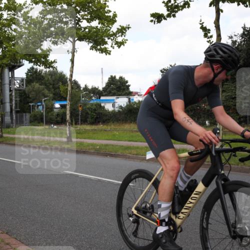10.08.2025 - GEWOBA Citytriathlon Bremen Yannick Fuchs http://msf.ph/oto/8573125 10.08.2025 12:59:43 Radfahren 595, 614, 623, 628, 644, 698, 850, 889, 907, 934, 949 meine-sportfotos.de