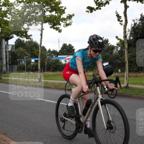 10.08.2025 - GEWOBA Citytriathlon Bremen Yannick Fuchs http://msf.ph/oto/8573130 10.08.2025 12:59:47 Radfahren 595, 614, 623, 628, 644, 698, 850, 889, 907, 934, 949, 1002 meine-sportfotos.de