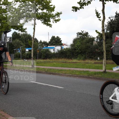 10.08.2025 - GEWOBA Citytriathlon Bremen Yannick Fuchs http://msf.ph/oto/8573136 10.08.2025 12:59:53 Radfahren 595, 614, 623, 628, 644, 698, 835, 850, 871, 889, 907, 934, 949, 1002, 1022, 1030 meine-sportfotos.de