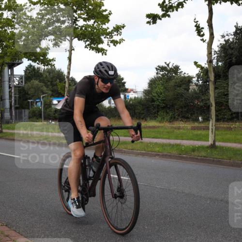 10.08.2025 - GEWOBA Citytriathlon Bremen Yannick Fuchs http://msf.ph/oto/8573137 10.08.2025 12:59:53 Radfahren 595, 614, 623, 628, 644, 698, 835, 850, 871, 889, 907, 934, 949, 1002, 1022, 1030 meine-sportfotos.de