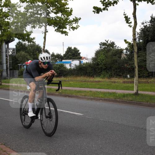 10.08.2025 - GEWOBA Citytriathlon Bremen Yannick Fuchs http://msf.ph/oto/8573138 10.08.2025 12:59:54 Radfahren 595, 614, 623, 628, 644, 698, 835, 850, 871, 889, 907, 934, 949, 1002, 1022, 1030 meine-sportfotos.de