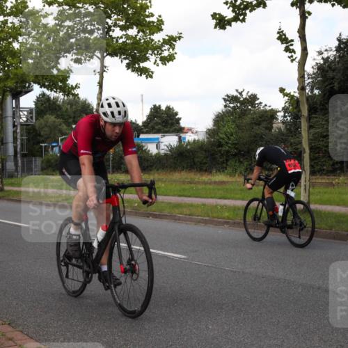 10.08.2025 - GEWOBA Citytriathlon Bremen Yannick Fuchs http://msf.ph/oto/8573148 10.08.2025 13:00:08 Radfahren 628, 652, 803, 835, 848, 871, 983, 1002, 1012, 1022, 1030 meine-sportfotos.de