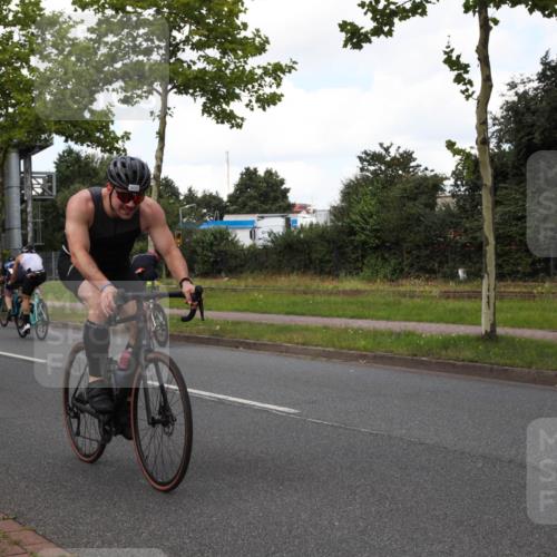 10.08.2025 - GEWOBA Citytriathlon Bremen Yannick Fuchs http://msf.ph/oto/8573156 10.08.2025 13:00:14 Radfahren 652, 665, 803, 848, 871, 983, 1012, 1022, 1030 meine-sportfotos.de
