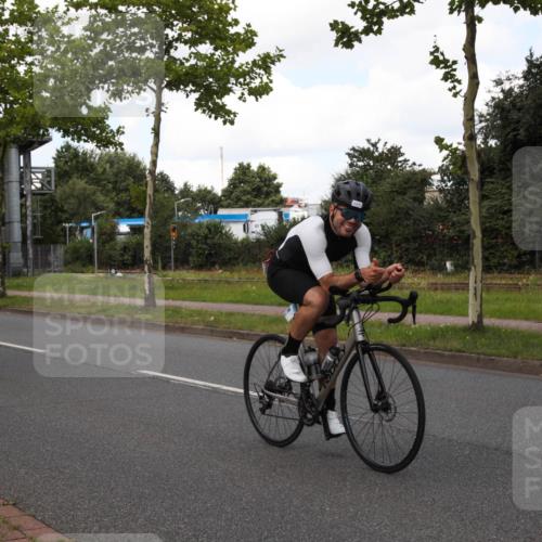 10.08.2025 - GEWOBA Citytriathlon Bremen Yannick Fuchs http://msf.ph/oto/8573161 10.08.2025 13:00:25 Radfahren 665, 803, 983 meine-sportfotos.de