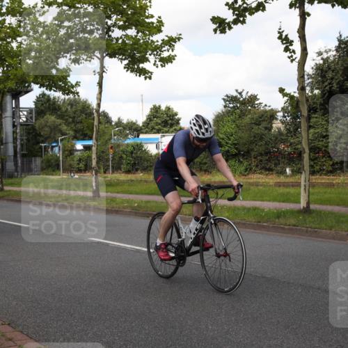10.08.2025 - GEWOBA Citytriathlon Bremen Yannick Fuchs http://msf.ph/oto/8573165 10.08.2025 13:00:43 Radfahren 581, 613, 785, 1023 meine-sportfotos.de