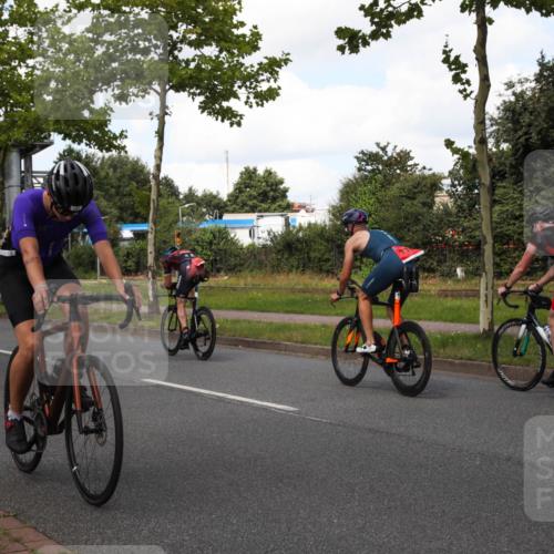 10.08.2025 - GEWOBA Citytriathlon Bremen Yannick Fuchs http://msf.ph/oto/8573168 10.08.2025 13:00:44 Radfahren 581, 613, 677, 785, 1023 meine-sportfotos.de