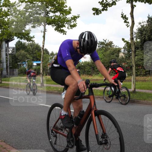 10.08.2025 - GEWOBA Citytriathlon Bremen Yannick Fuchs http://msf.ph/oto/8573169 10.08.2025 13:00:44 Radfahren 581, 613, 677, 785, 1023 meine-sportfotos.de