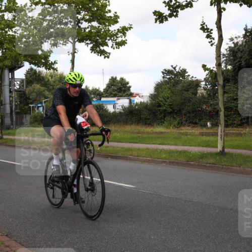 10.08.2025 - GEWOBA Citytriathlon Bremen Yannick Fuchs http://msf.ph/oto/8573172 10.08.2025 13:00:48 Radfahren 581, 613, 669, 677, 785, 1023 meine-sportfotos.de