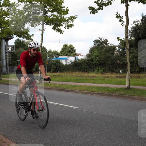 10.08.2025 - GEWOBA Citytriathlon Bremen Yannick Fuchs http://msf.ph/oto/8573177 10.08.2025 13:00:56 Radfahren 613, 646, 669, 677, 684, 713, 862, 944, 1023 meine-sportfotos.de