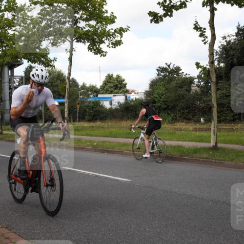 10.08.2025 - GEWOBA Citytriathlon Bremen Yannick Fuchs http://msf.ph/oto/8573179 10.08.2025 13:00:57 Radfahren 613, 646, 669, 677, 684, 713, 837, 862, 944, 1023 meine-sportfotos.de