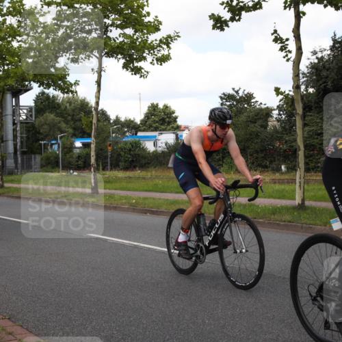 10.08.2025 - GEWOBA Citytriathlon Bremen Yannick Fuchs http://msf.ph/oto/8573182 10.08.2025 13:01:03 Radfahren 646, 669, 677, 684, 713, 837, 862, 926, 944, 1001 meine-sportfotos.de