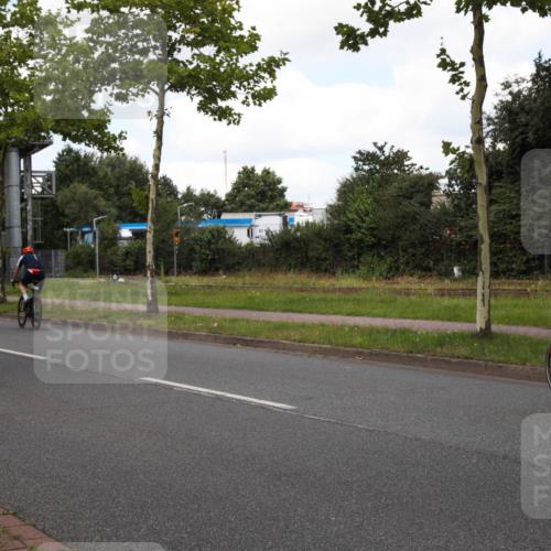 10.08.2025 - GEWOBA Citytriathlon Bremen Yannick Fuchs http://msf.ph/oto/8573187 10.08.2025 13:01:05 Radfahren 646, 669, 677, 684, 713, 837, 862, 926, 944, 1001 meine-sportfotos.de