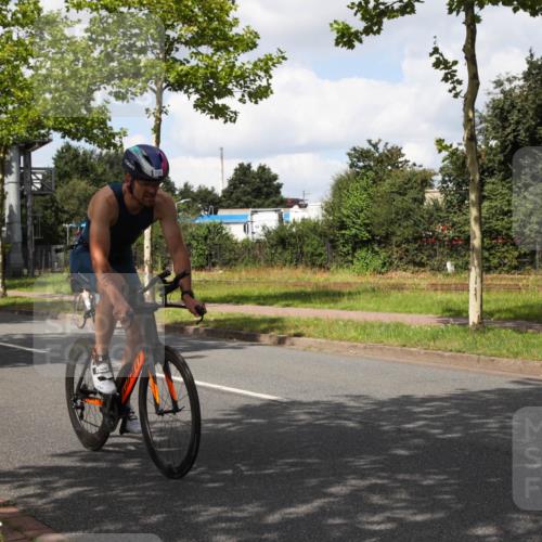 10.08.2025 - GEWOBA Citytriathlon Bremen Yannick Fuchs http://msf.ph/oto/8573198 10.08.2025 13:01:36 Radfahren 608, 663, 703, 716, 754, 800, 816, 819, 828, 851 meine-sportfotos.de