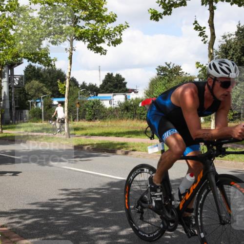 10.08.2025 - GEWOBA Citytriathlon Bremen Yannick Fuchs http://msf.ph/oto/8573205 10.08.2025 13:01:40 Radfahren 608, 663, 703, 716, 754, 800, 816, 819, 828, 851, 923 meine-sportfotos.de