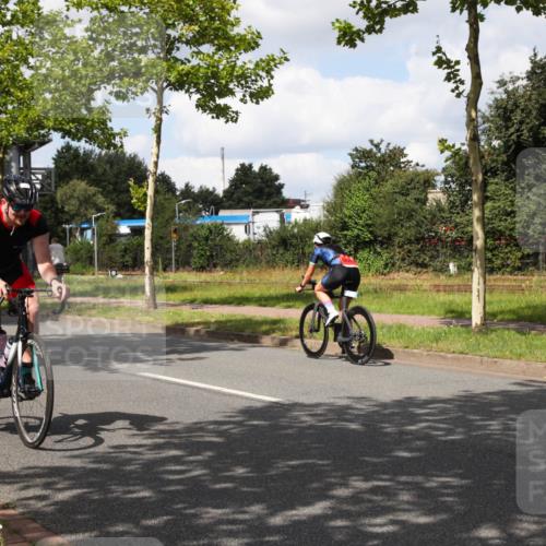10.08.2025 - GEWOBA Citytriathlon Bremen Yannick Fuchs http://msf.ph/oto/8573210 10.08.2025 13:01:41 Radfahren 608, 663, 703, 716, 754, 800, 816, 819, 828, 851, 923, 953 meine-sportfotos.de