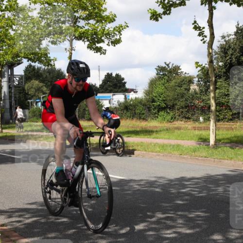 10.08.2025 - GEWOBA Citytriathlon Bremen Yannick Fuchs http://msf.ph/oto/8573211 10.08.2025 13:01:41 Radfahren 608, 663, 703, 716, 754, 800, 816, 819, 828, 851, 923, 953 meine-sportfotos.de