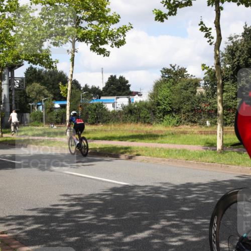 10.08.2025 - GEWOBA Citytriathlon Bremen Yannick Fuchs http://msf.ph/oto/8573212 10.08.2025 13:01:42 Radfahren 608, 663, 703, 716, 754, 800, 816, 819, 828, 851, 923, 953 meine-sportfotos.de