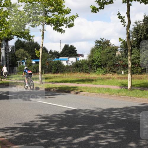 10.08.2025 - GEWOBA Citytriathlon Bremen Yannick Fuchs http://msf.ph/oto/8573213 10.08.2025 13:01:42 Radfahren 608, 663, 703, 716, 754, 800, 816, 819, 828, 851, 923, 953 meine-sportfotos.de