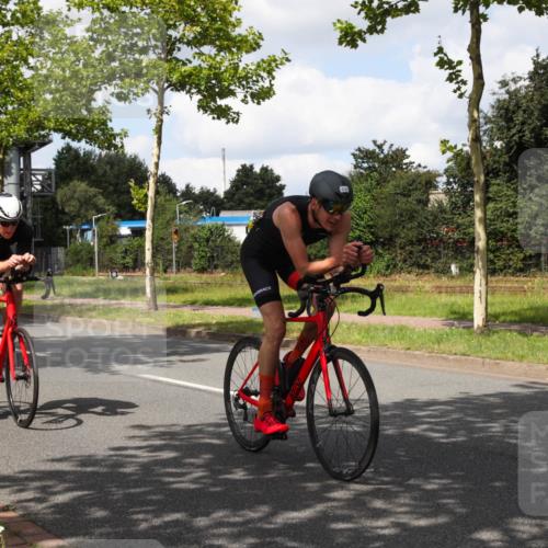 10.08.2025 - GEWOBA Citytriathlon Bremen Yannick Fuchs http://msf.ph/oto/8573221 10.08.2025 13:01:44 Radfahren 608, 663, 703, 716, 754, 800, 816, 819, 828, 851, 923, 953, 964 meine-sportfotos.de