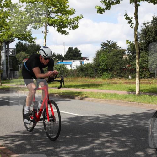 10.08.2025 - GEWOBA Citytriathlon Bremen Yannick Fuchs http://msf.ph/oto/8573222 10.08.2025 13:01:44 Radfahren 608, 663, 703, 716, 754, 800, 816, 819, 828, 851, 923, 953, 964 meine-sportfotos.de