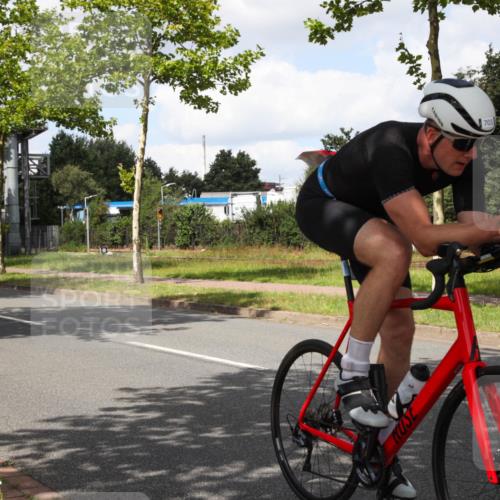 10.08.2025 - GEWOBA Citytriathlon Bremen Yannick Fuchs http://msf.ph/oto/8573223 10.08.2025 13:01:45 Radfahren 586, 608, 663, 703, 716, 754, 816, 819, 828, 851, 923, 953, 964 meine-sportfotos.de