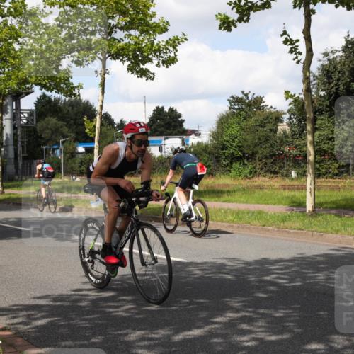 10.08.2025 - GEWOBA Citytriathlon Bremen Yannick Fuchs http://msf.ph/oto/8573231 10.08.2025 13:01:48 Radfahren 586, 608, 663, 703, 716, 754, 819, 828, 842, 851, 923, 953, 964 meine-sportfotos.de