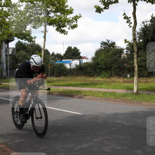 10.08.2025 - GEWOBA Citytriathlon Bremen Yannick Fuchs http://msf.ph/oto/8573239 10.08.2025 13:02:01 Radfahren 586, 731, 842, 923, 953, 964, 1011 meine-sportfotos.de