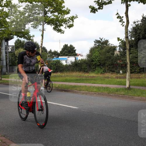 10.08.2025 - GEWOBA Citytriathlon Bremen Yannick Fuchs http://msf.ph/oto/8573242 10.08.2025 13:02:09 Radfahren 586, 731, 842, 1011 meine-sportfotos.de