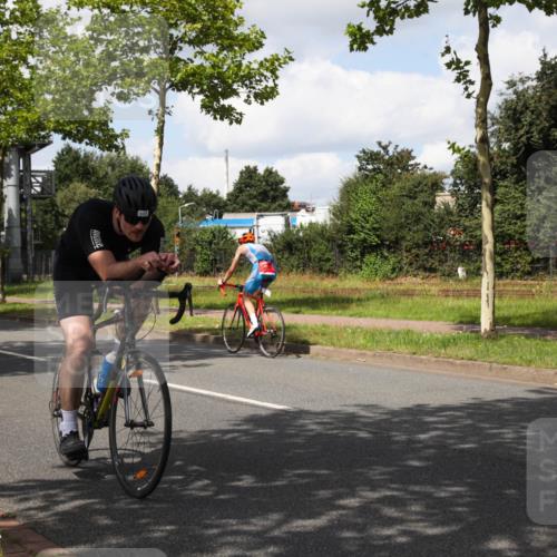 10.08.2025 - GEWOBA Citytriathlon Bremen Yannick Fuchs http://msf.ph/oto/8573249 10.08.2025 13:02:28 Radfahren 607, 647, 771, 955 meine-sportfotos.de