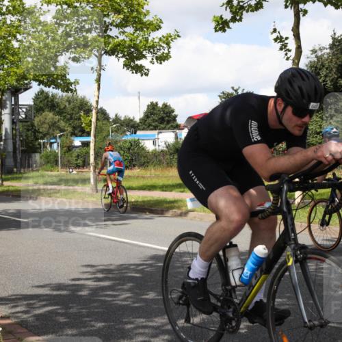 10.08.2025 - GEWOBA Citytriathlon Bremen Yannick Fuchs http://msf.ph/oto/8573250 10.08.2025 13:02:28 Radfahren 607, 647, 771, 955 meine-sportfotos.de