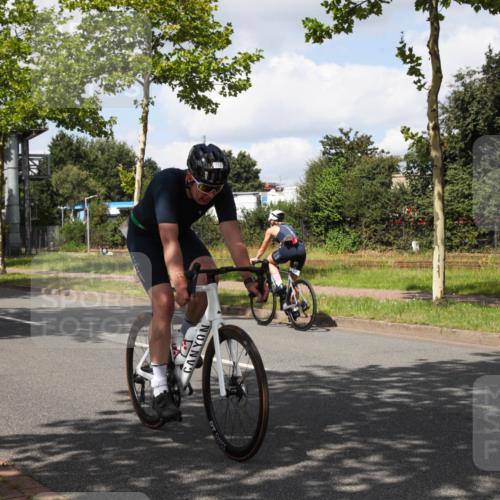 10.08.2025 - GEWOBA Citytriathlon Bremen Yannick Fuchs http://msf.ph/oto/8573283 10.08.2025 13:02:41 Radfahren 647, 661, 712, 911, 955 meine-sportfotos.de