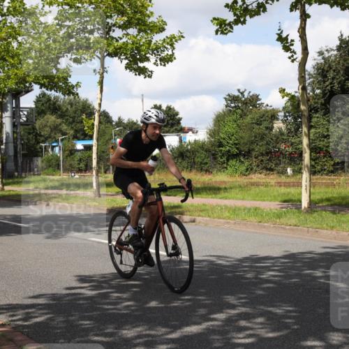10.08.2025 - GEWOBA Citytriathlon Bremen Yannick Fuchs http://msf.ph/oto/8573286 10.08.2025 13:02:44 Radfahren 647, 661, 712, 911, 955, 1020 meine-sportfotos.de