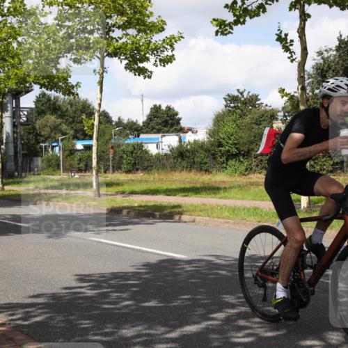 10.08.2025 - GEWOBA Citytriathlon Bremen Yannick Fuchs http://msf.ph/oto/8573287 10.08.2025 13:02:44 Radfahren 647, 661, 712, 911, 955, 1020 meine-sportfotos.de