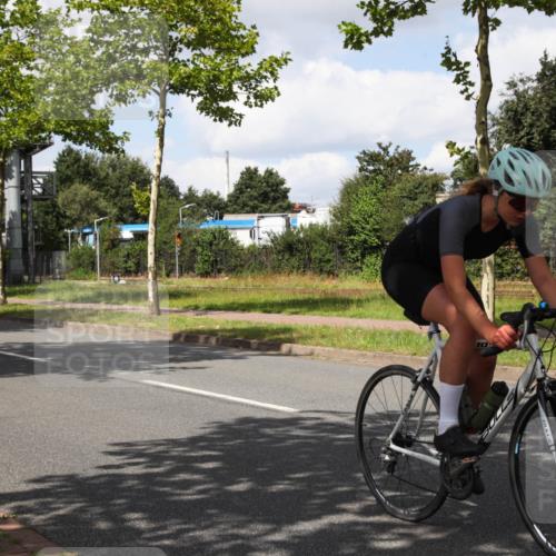 10.08.2025 - GEWOBA Citytriathlon Bremen Yannick Fuchs http://msf.ph/oto/8573289 10.08.2025 13:02:48 Radfahren 647, 661, 712, 911, 955, 1020 meine-sportfotos.de