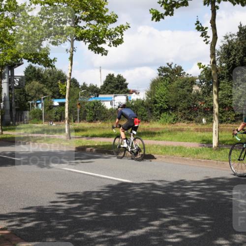 10.08.2025 - GEWOBA Citytriathlon Bremen Yannick Fuchs http://msf.ph/oto/8573303 10.08.2025 13:02:59 Radfahren 668, 693, 911, 945, 1020 meine-sportfotos.de