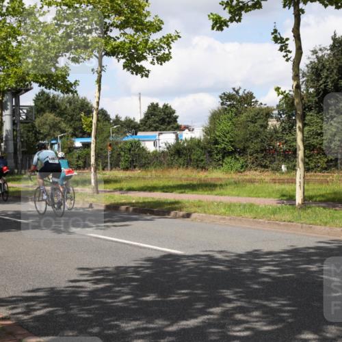 10.08.2025 - GEWOBA Citytriathlon Bremen Yannick Fuchs http://msf.ph/oto/8573306 10.08.2025 13:03:00 Radfahren 668, 693, 945, 1020 meine-sportfotos.de
