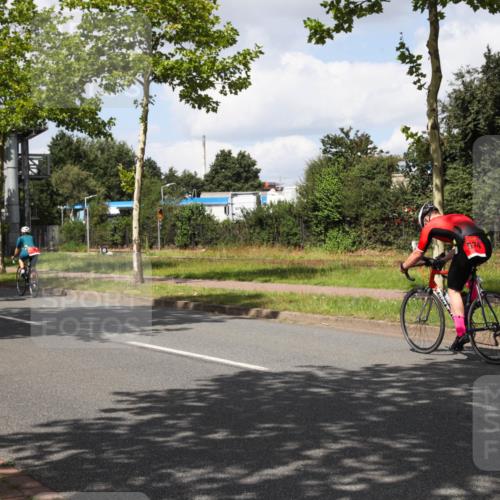 10.08.2025 - GEWOBA Citytriathlon Bremen Yannick Fuchs http://msf.ph/oto/8573308 10.08.2025 13:03:01 Radfahren 668, 693, 945, 1020 meine-sportfotos.de