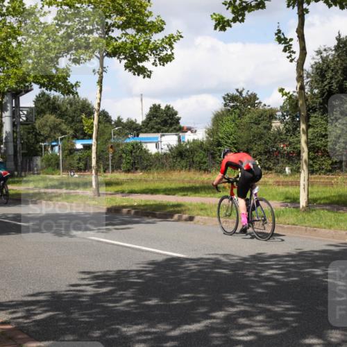 10.08.2025 - GEWOBA Citytriathlon Bremen Yannick Fuchs http://msf.ph/oto/8573309 10.08.2025 13:03:01 Radfahren 668, 693, 945, 1020 meine-sportfotos.de