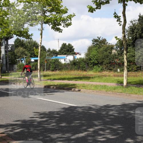 10.08.2025 - GEWOBA Citytriathlon Bremen Yannick Fuchs http://msf.ph/oto/8573310 10.08.2025 13:03:02 Radfahren 668, 693, 945, 1020 meine-sportfotos.de