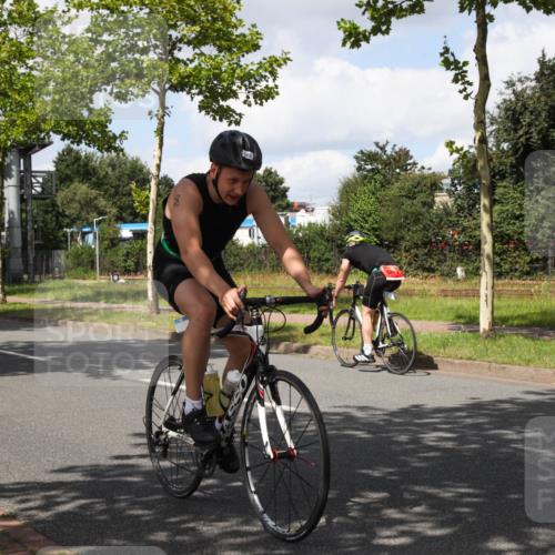 10.08.2025 - GEWOBA Citytriathlon Bremen Yannick Fuchs http://msf.ph/oto/8573314 10.08.2025 13:03:05 Radfahren 651, 668, 693, 898, 945, 1020 meine-sportfotos.de