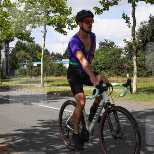 10.08.2025 - GEWOBA Citytriathlon Bremen Yannick Fuchs http://msf.ph/oto/8573319 10.08.2025 13:03:08 Radfahren 651, 668, 693, 748, 898, 945, 1020 meine-sportfotos.de