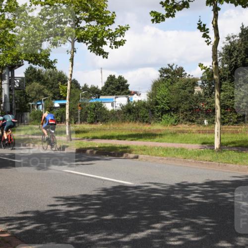 10.08.2025 - GEWOBA Citytriathlon Bremen Yannick Fuchs http://msf.ph/oto/8573324 10.08.2025 13:03:15 Radfahren 633, 651, 668, 693, 727, 748, 898, 945, 954 meine-sportfotos.de
