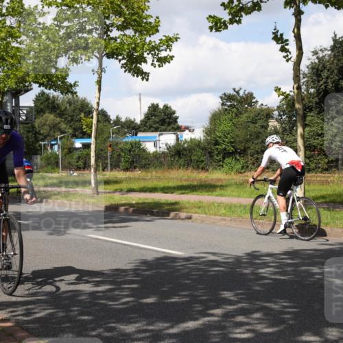 10.08.2025 - GEWOBA Citytriathlon Bremen Yannick Fuchs http://msf.ph/oto/8573326 10.08.2025 13:03:15 Radfahren 633, 651, 668, 693, 727, 748, 898, 945, 954 meine-sportfotos.de