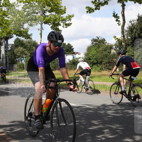 10.08.2025 - GEWOBA Citytriathlon Bremen Yannick Fuchs http://msf.ph/oto/8573327 10.08.2025 13:03:15 Radfahren 633, 651, 668, 693, 727, 748, 898, 945, 954 meine-sportfotos.de